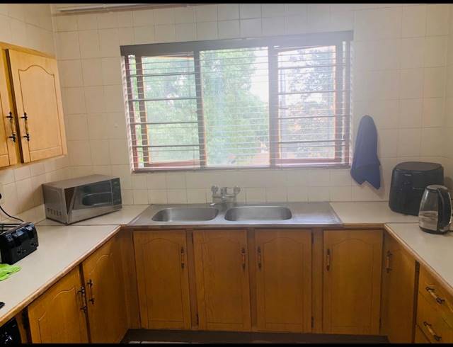 2 BEDROOM FLAT FOR SALE IN VANDERBIJLPARK SE 2